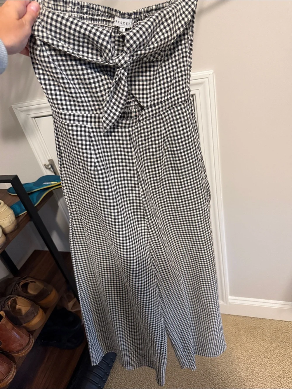 Sleeveless jumpsuit midi with small cutout